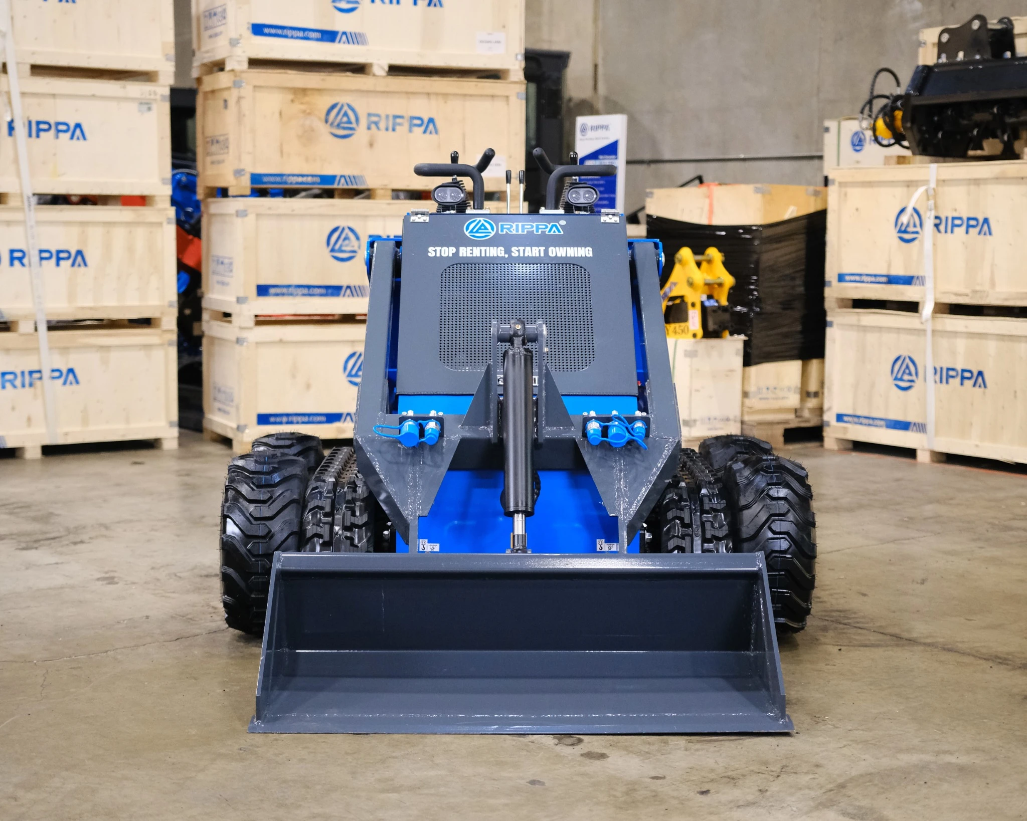RS04 Skid Steer Loader – Briggs & Stratton Gas, Tracked - Image 5