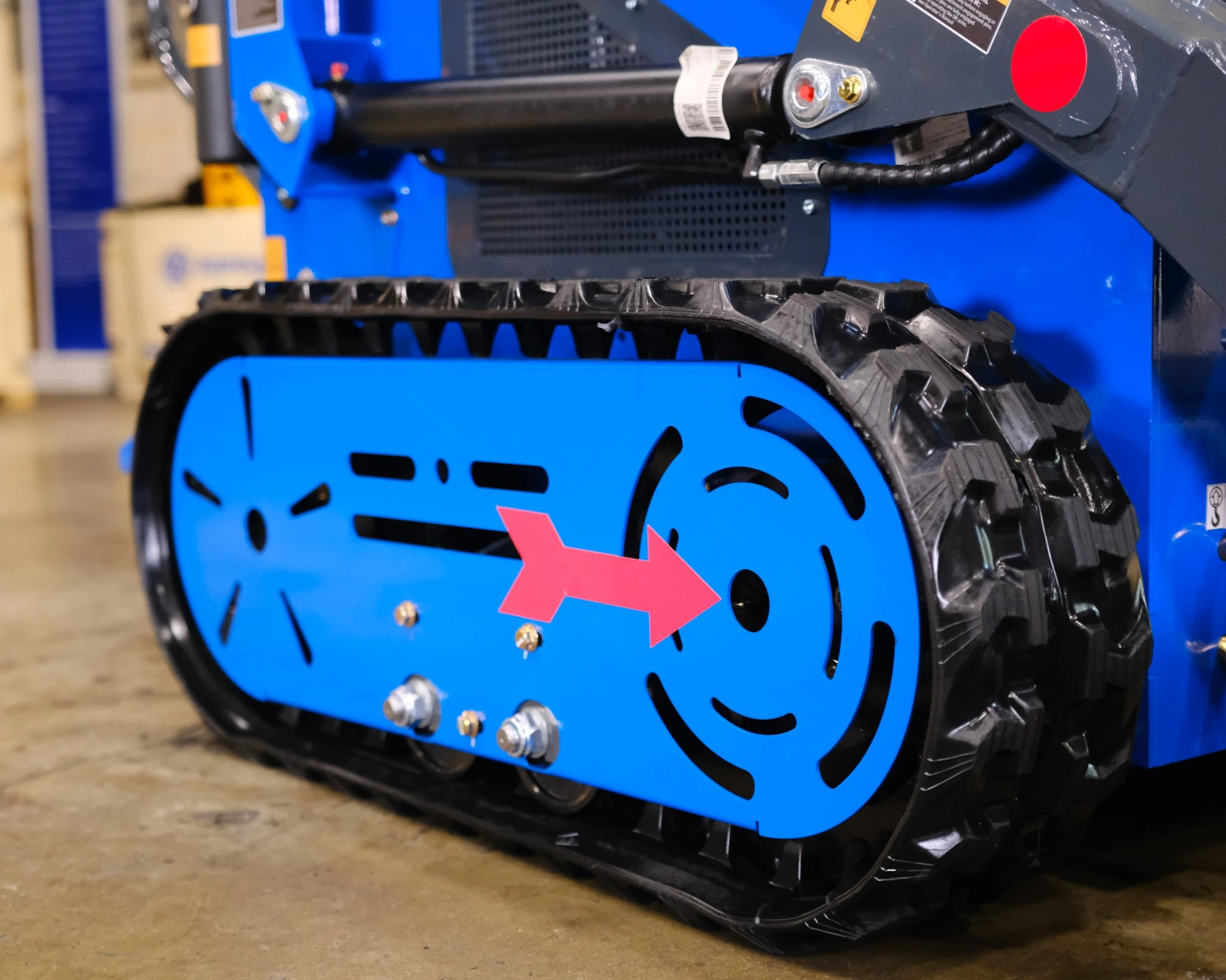 RS04 Skid Steer Loader – Briggs & Stratton Gas, Tracked - Image 8
